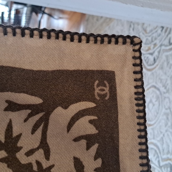 Chanel cashmere scarf - Picture 9 of 13